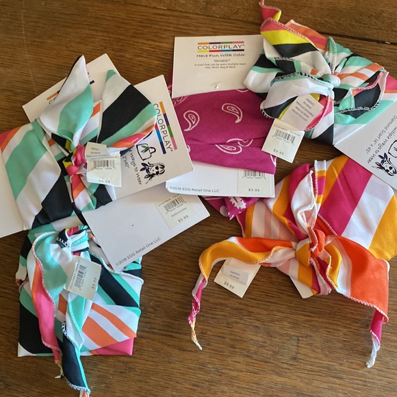 5 scarves and a keychain bundle - Picture 4 of 5